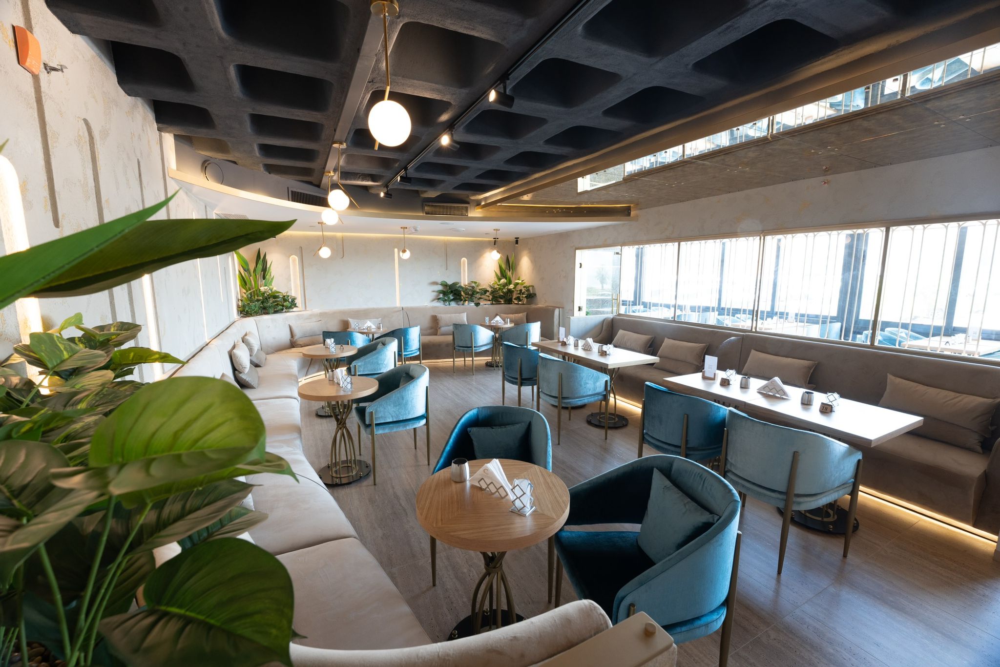 Cafe ve Restoranlarda Konfor Alanı Sağlamak İçin Sandalye Kumaş Seçimi Nasıl Yapılmalıdır?
