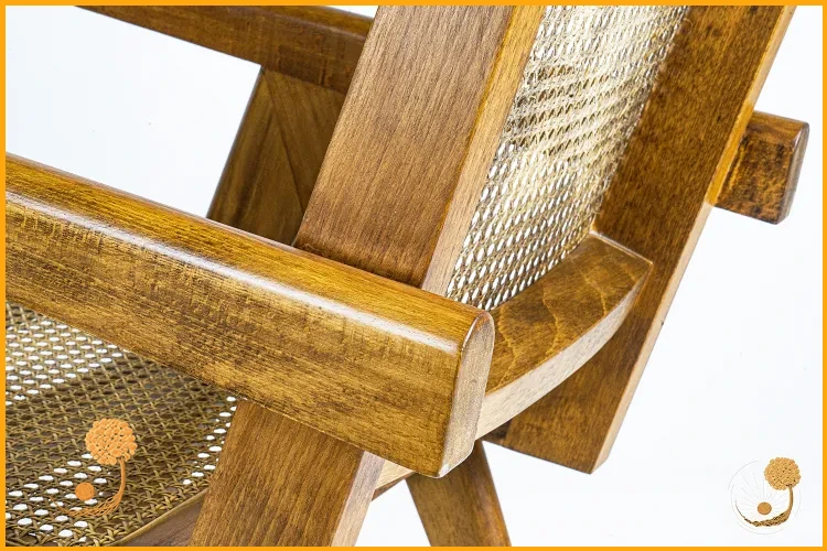 Ahşap Sandalyeli Cafe Dekoru