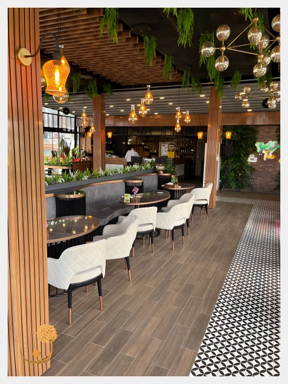 Elise Restaurant & BAr - 4