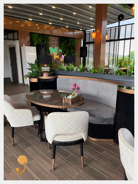 Elise Restaurant & BAr - 9